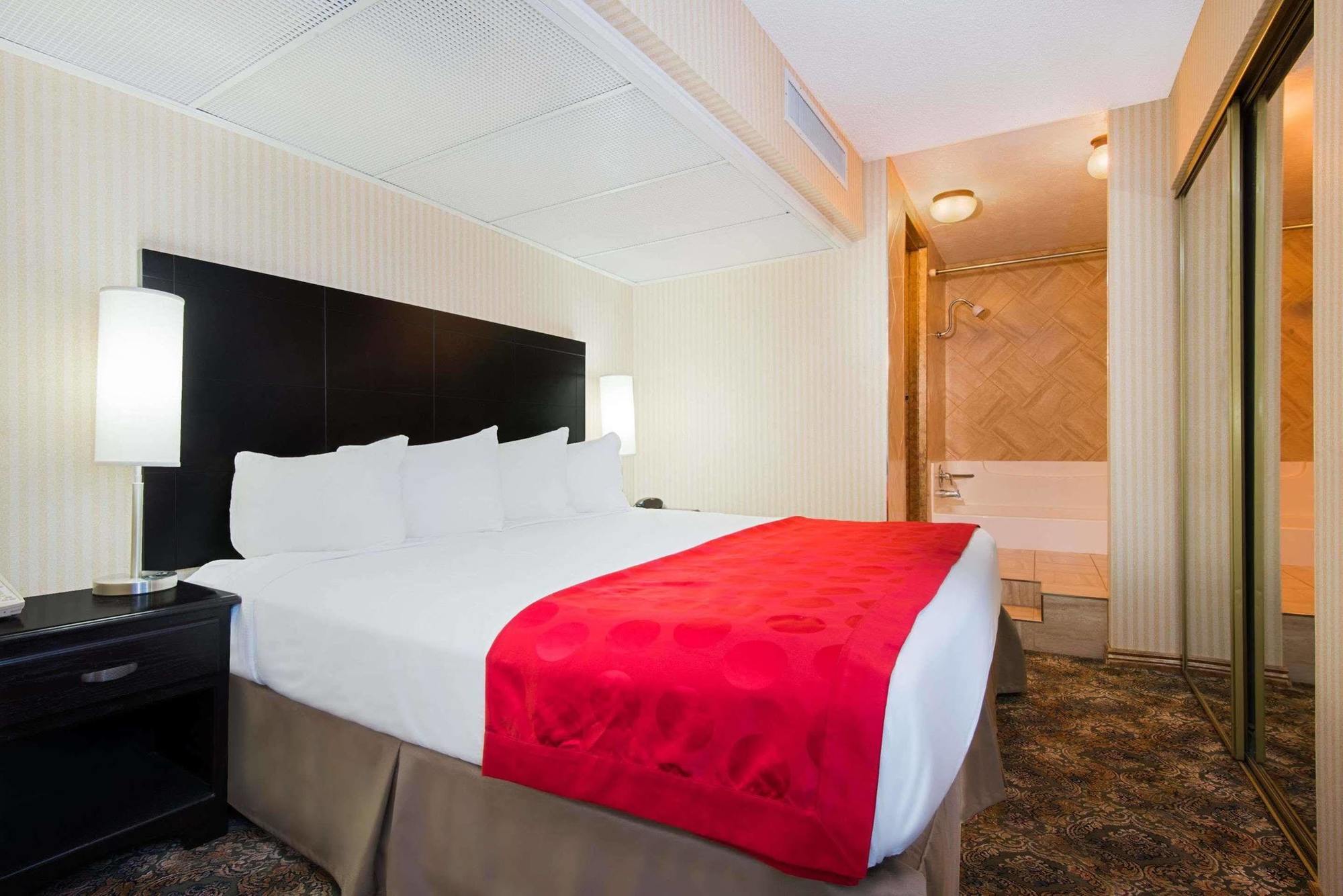 Red Lion Hotel 3*
